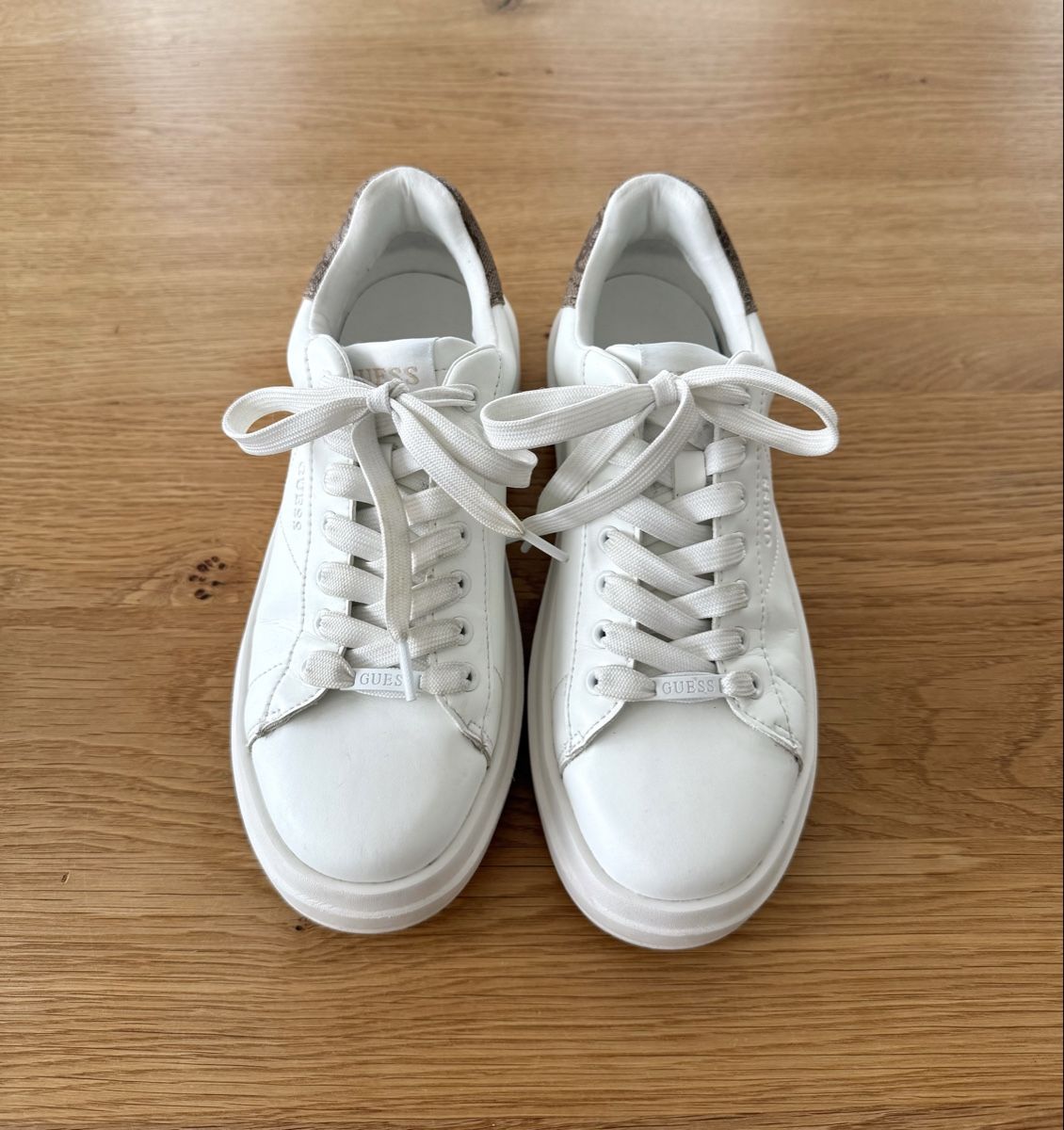 Guess Scarpe da donna: Sneaker von Guess Gr. 37 – Usato da Steffisburg venduto da NadiTh 3