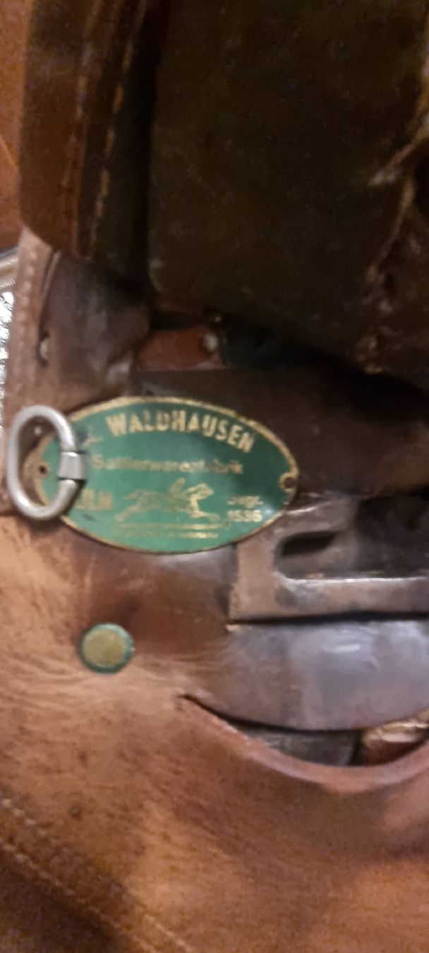 Selles, accessoires: Ledersattel Waldhausen Gebraucht – D'occasion à Ganterschwil par CHERRYCO-04 4