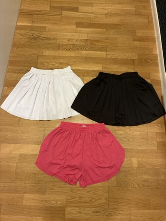 3 x Rock mit integrierter Shorts, Grösse 164