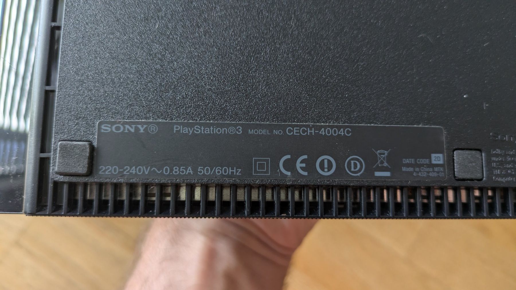 Sony Console: PlayStation 3 Super Slim mit Controller, Kabel und 6 Spielen – Usato da Uster venduto da Beino321 3