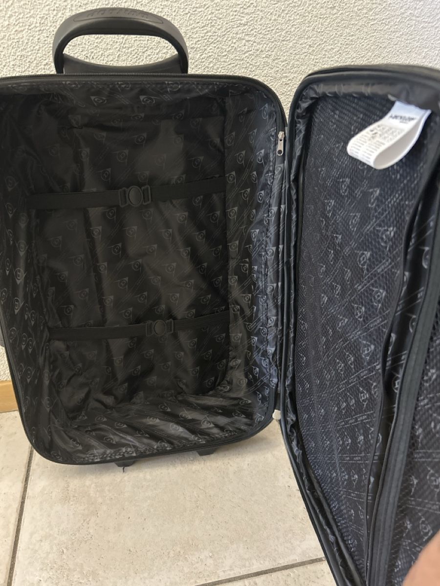 Valigie: Schwarzer Handgepäckkoffer – Usato da Luzern venduto da sav_zy2q 1