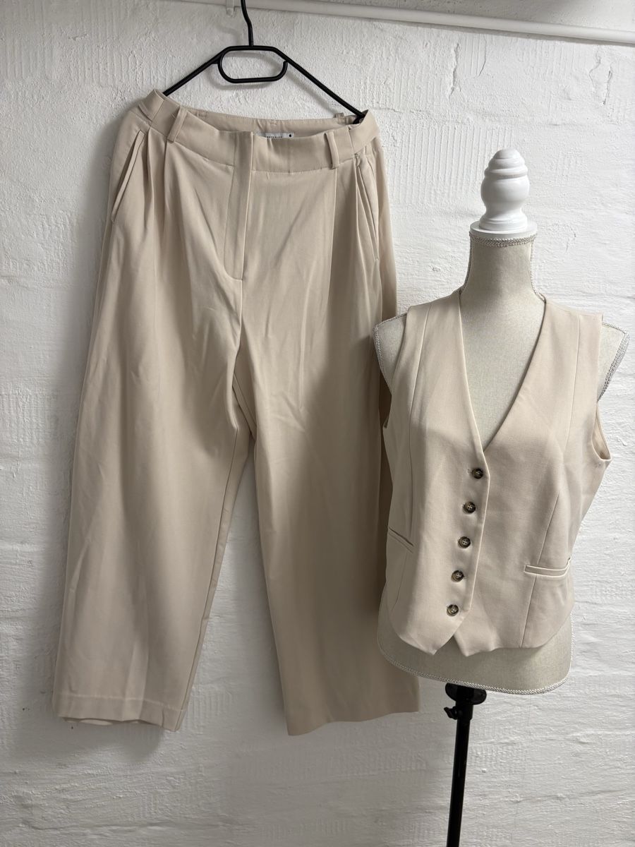 Completi & Tailleur: Damen Zweiteilerset,Gr.L;Reserved  – Usato da Winterthur venduto da Nena222