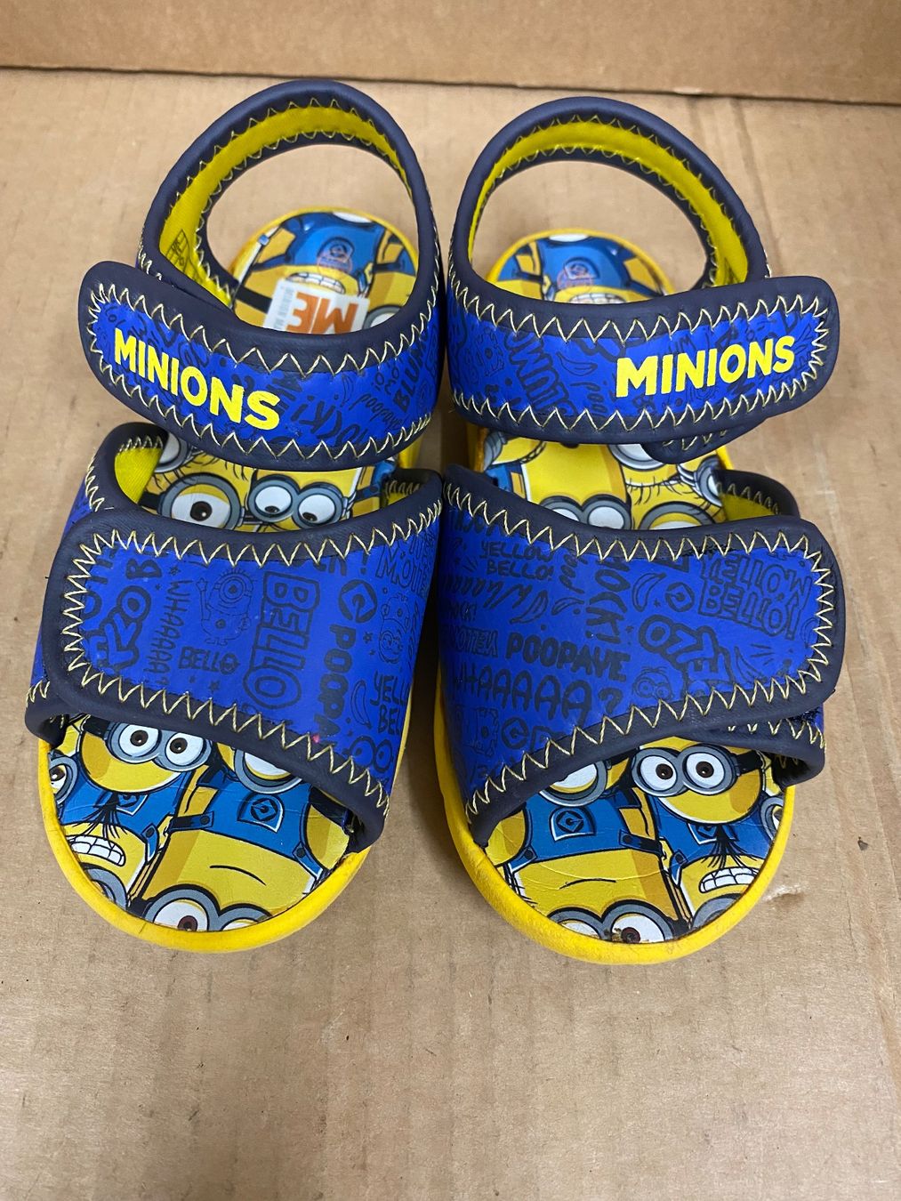 Chaussures garçon: Minions Sandalen Grösse 29 – D'occasion à Eschlikon TG par RamonaSt