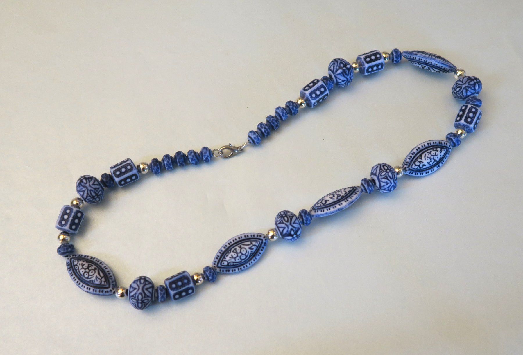 Catenine: Halskette, blau-weiss – Usato da Brittnau venduto da marlenestone 3