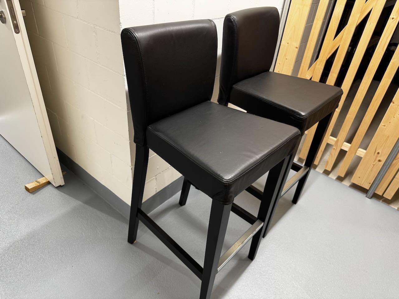 Ikea Seggioloni: Ikea Barhocker (2 Stück) – Usato da Nänikon venduto da Goofyjump 4