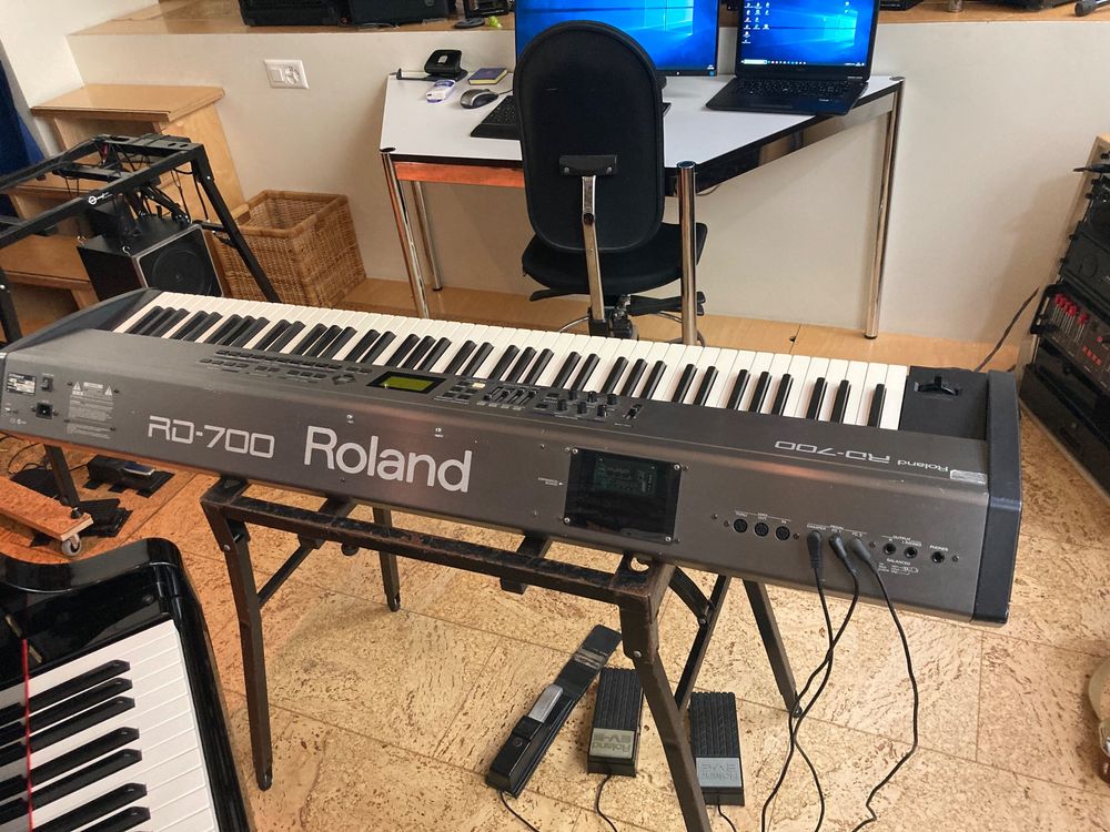 Stage piano Roland RD700, mit Flightcase und Ständer Kaufen auf Ricardo