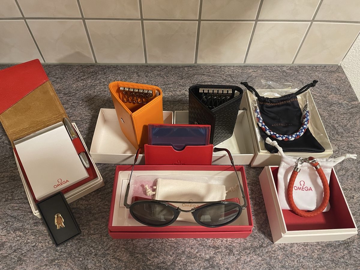 Omega Orologi: Lot accessoire Omega – Nuovo e nell'imballaggio originale da Biel/Bienne venduto da Pokebienne