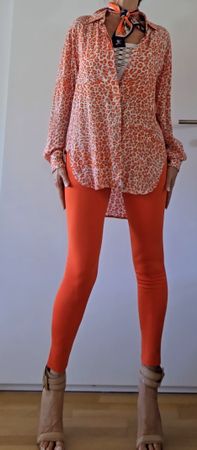 Set: Bluse Maje, Hose Elisabetta Franchi, Top Guess, Foulard