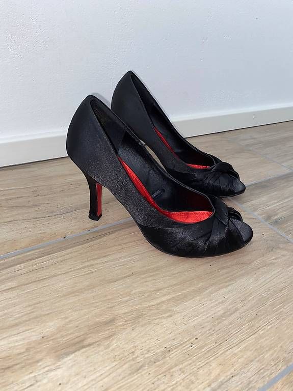 Scarpe da donna: Schwarze Peeptoes Gr. 37 – Usato da Hausen AG venduto da corinne_g