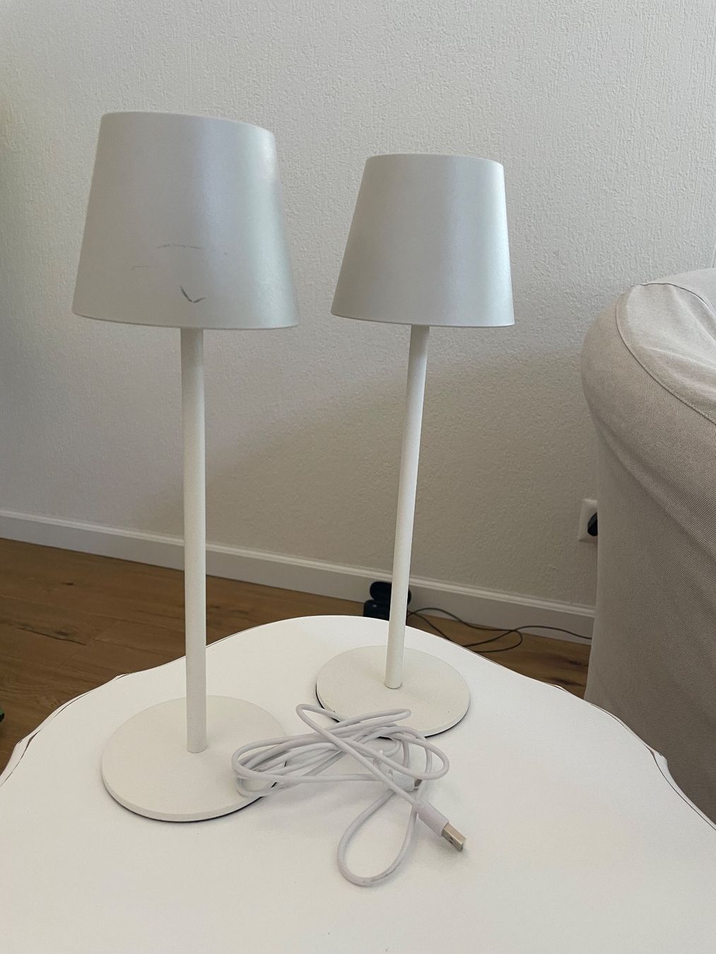 Lampade: weisse LED-Tischlampen – Usato da Lostorf venduto da Mugi_82