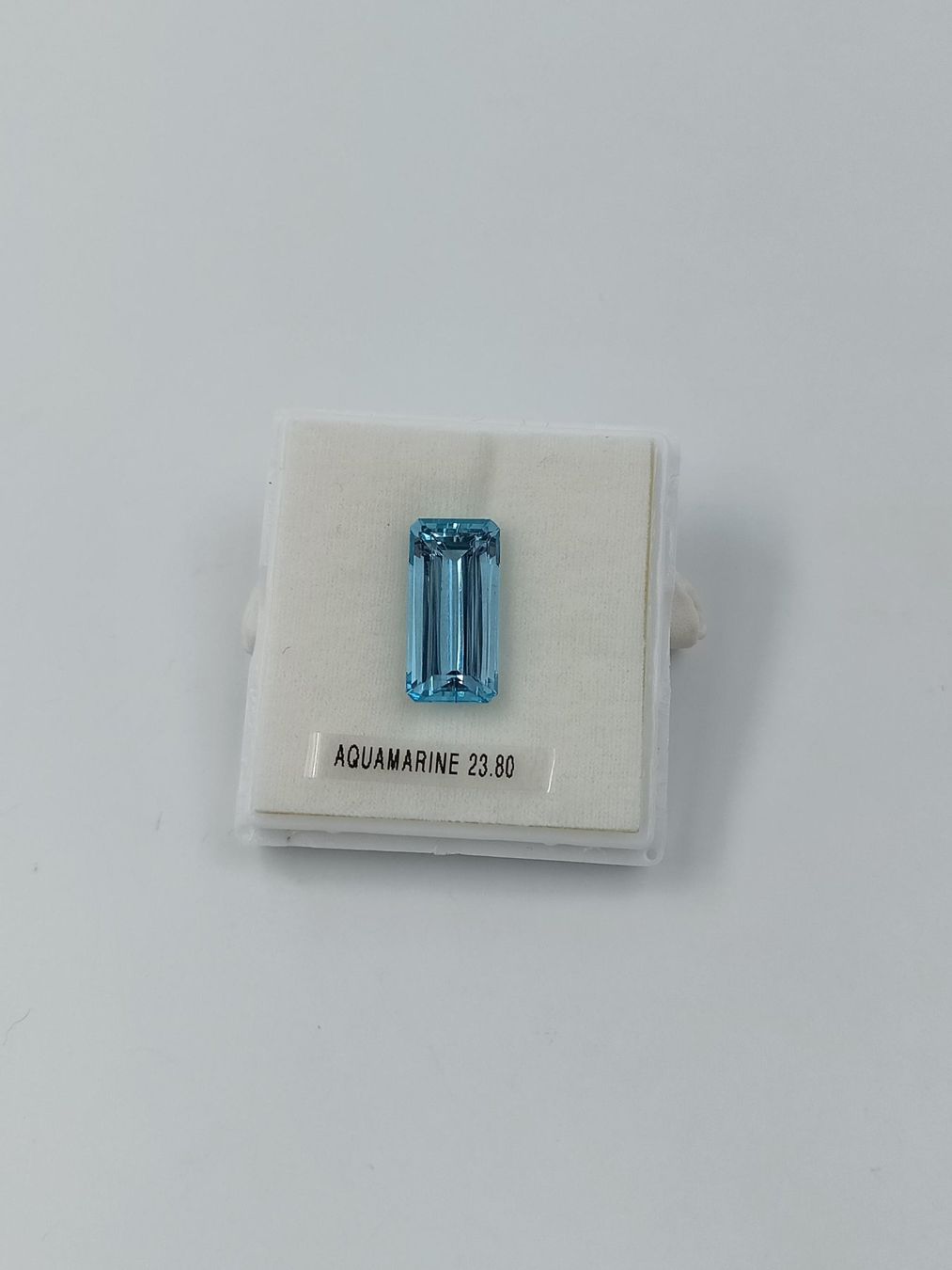 Pierres précieuses: 1 AQUAMARIN 23.80 CT. – D'occasion à Luzern par EdiGem