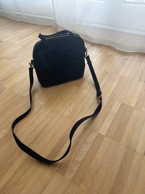 Taschen für Damen: Tasche von Naf Naf in Schwarz – Gebraucht aus Steffisburg von mde_sf5x 1