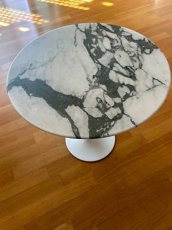 Tavoli: Knoll Saarinen Tulip – Usato da Basel venduto da Szotyiastar 1