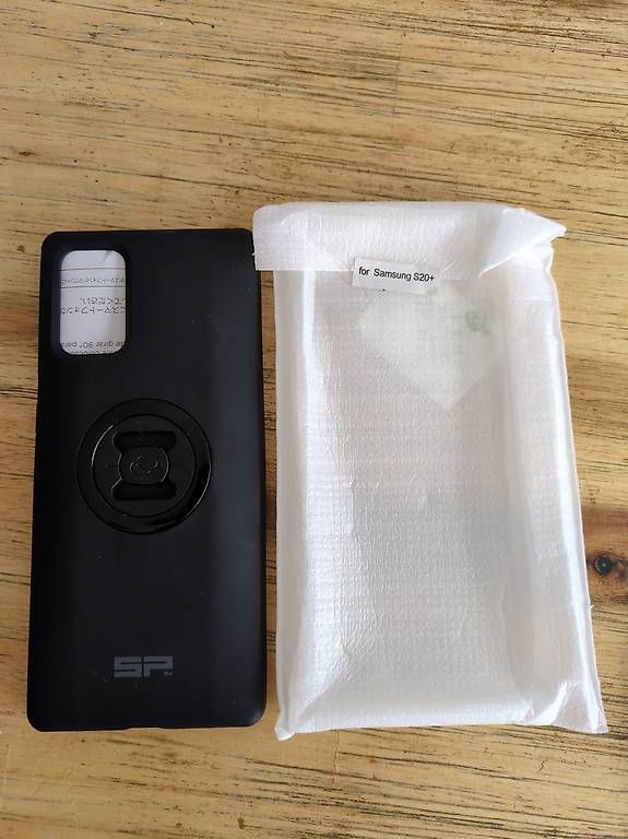 Samsung Cover & Protezioni schermo: Samsung S20+ Schale+Regencover – Usato da Kriens venduto da Float2294