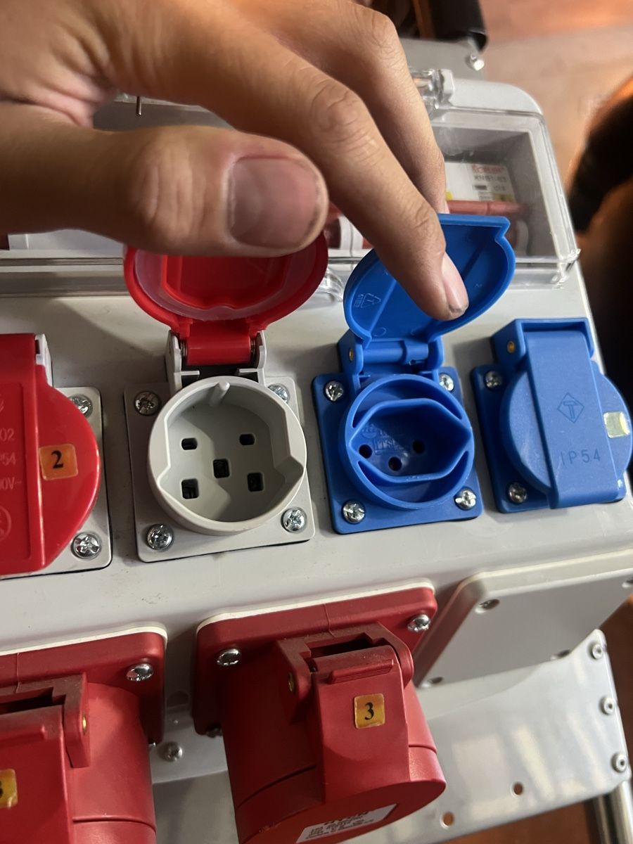 Elettrotecnica: Stromverteiler / Baustromverteiler – Nuovo (secondo la descrizione) da Weiningen Tg venduto da rsi_8zqq 4