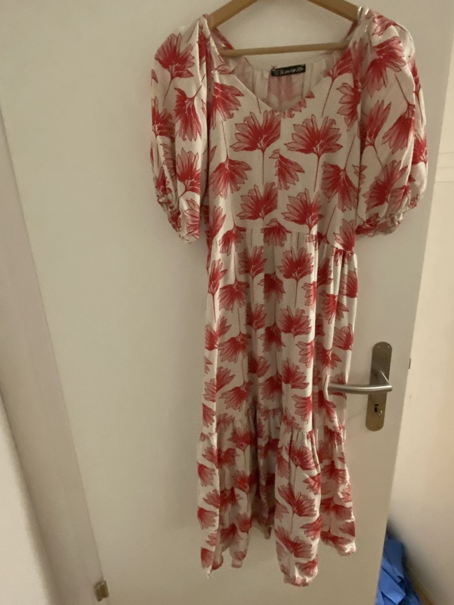 Vestiti: Sommerliches Kleid mit Blumenmuster, Grösse 38 – Nuovo (secondo la descrizione) da Holderbank SO venduto da amiragerber 1