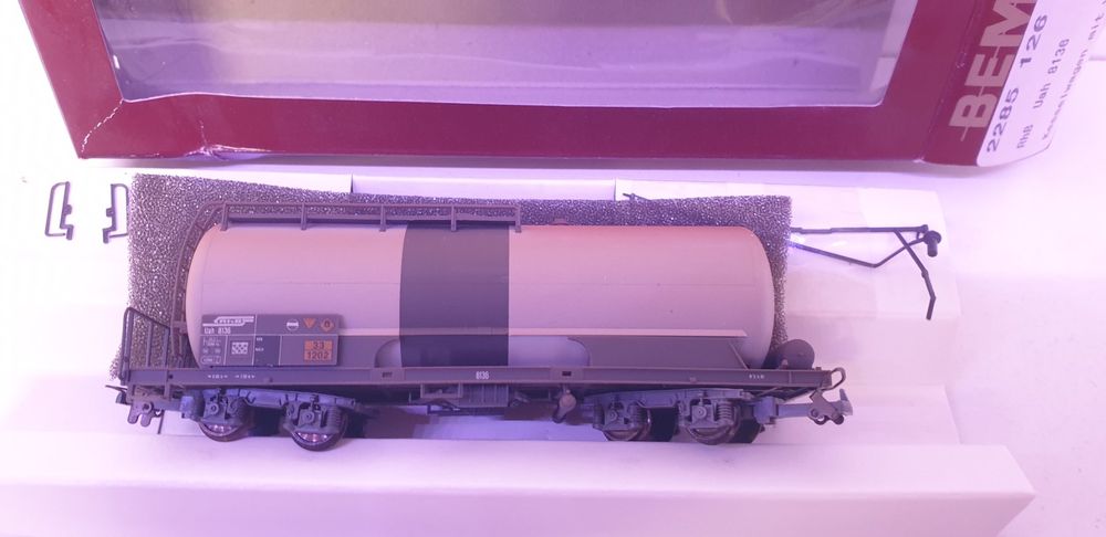 Bemo Modelleisenbahnen: Bemo RhB Kesselwagen mit Verrohrung 2285 126 – Neu und originalverpackt aus Neuenhof von ludovicco 2
