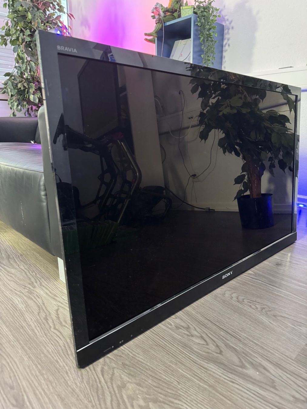 Sony Fernseher: SONY TV - KDL - 46HX805 – Gebraucht aus Niederwil SO von  1