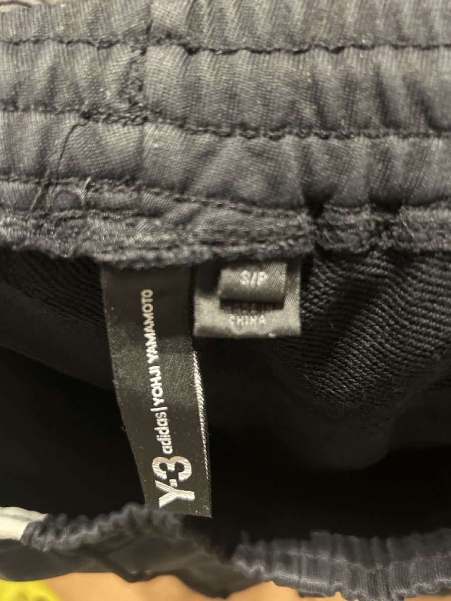 Pantaloni: Y3 Adidas – Usato da Zürich venduto da pil_9sh9 4
