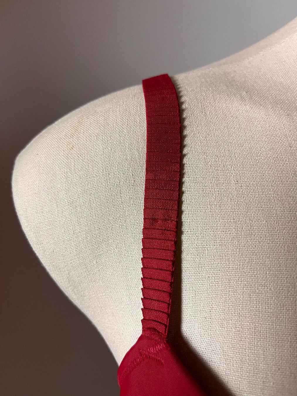 Dim Altra biancheria intima: DIM, Schalen-BH SUMBLIM, Grösse 80D, Farbe Rot – Nuovo e nell'imballaggio originale da Rudolfstetten venduto da gst_g7xl 3