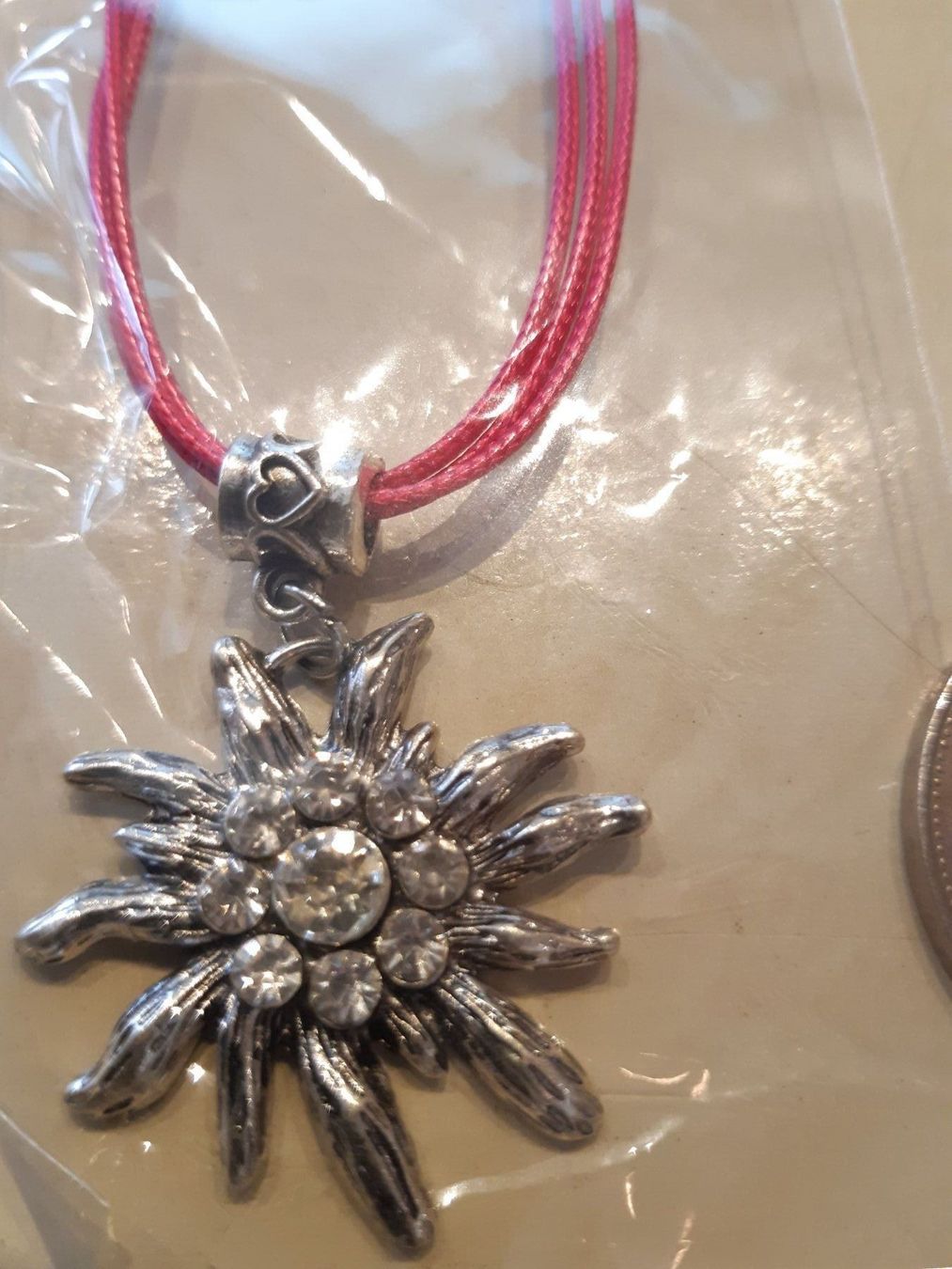 Catenine: Grosses Edelweiss kette rot – Nuovo e nell'imballaggio originale da Ibach venduto da chaemilochhobbygarte