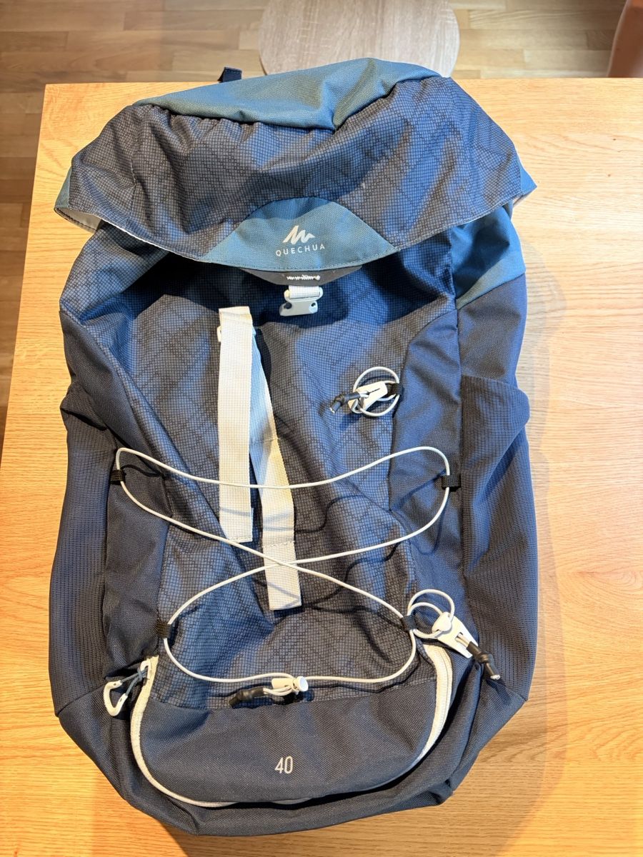 Decathlon Zaini: Quechua Rucksack 40l gebraucht – Nuovo (secondo la descrizione) da Weinfelden venduto da kap_mh5p