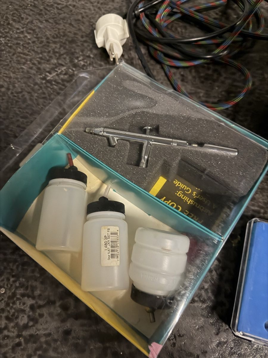 Compresseurs:  Airbrush-Kompressor von Iwata – D'occasion à Kilchberg ZH par Lisavivienne 5