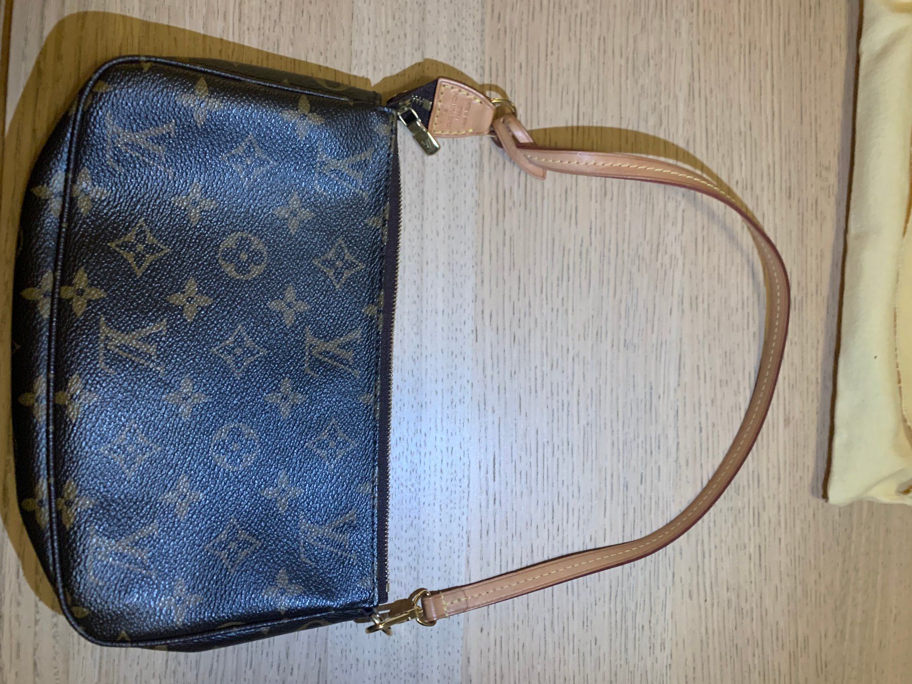 Louis Vuitton Borse da donna: Pochette Louis Vuitton Accessoires toile Monogram – Usato da genève venduto da MICRA 1