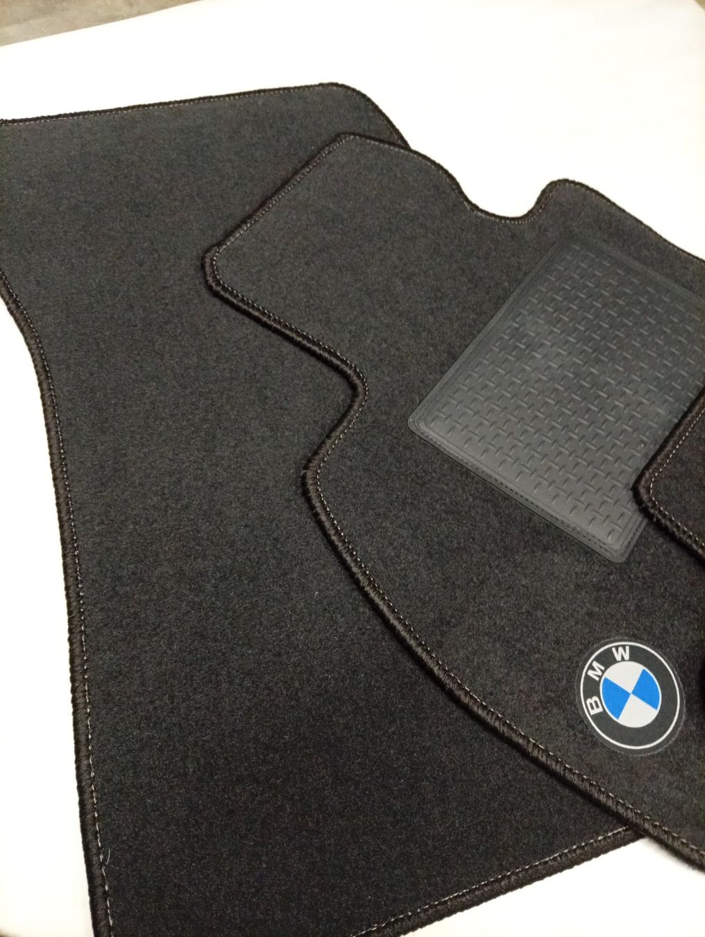 BMW Tapis / Bacs: TAPIS BMW – Neuf avec emballage d'origine à Cortaillod par dps_5866 7