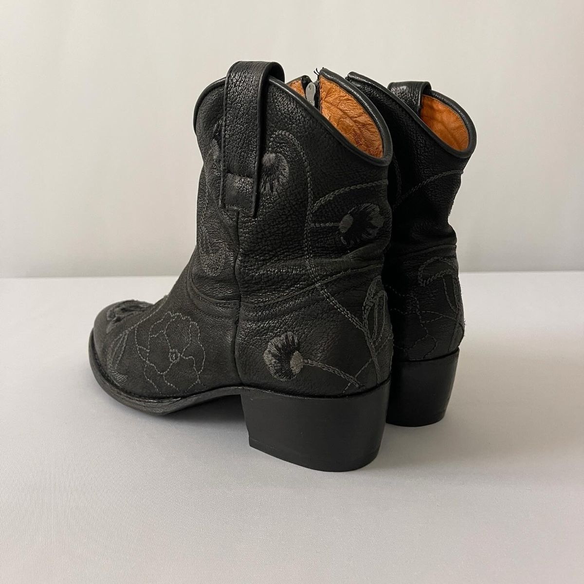 Scarpe da donna: HAND MADE Boots – Usato da Emmen venduto da Avviivva_Com2023 3