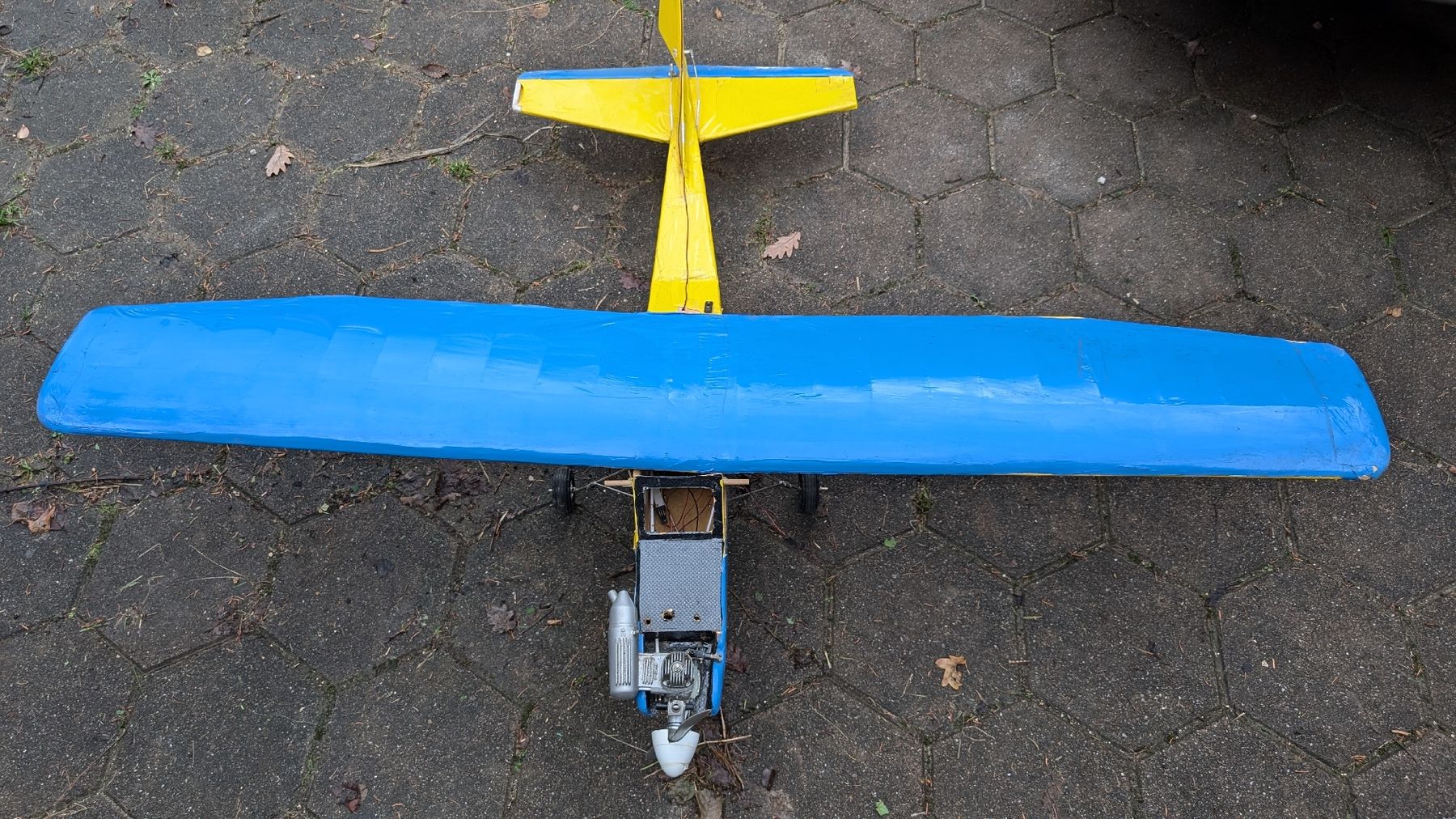 Modellismo RC: Modellflugzeug mit Verbrennungsmotor  – Difettoso da Blauen venduto da failoamtigo