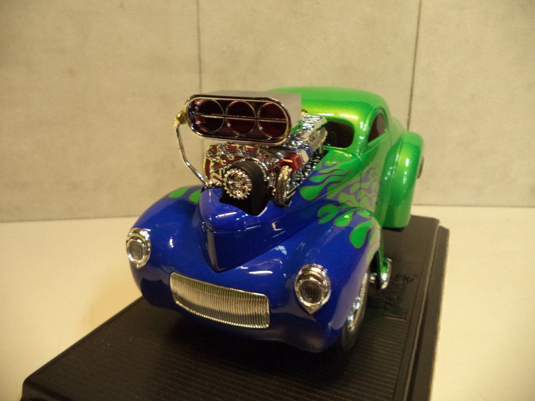 Modellini d'auto: MUSCLE MACHINES 41 JEEP WILLYS Coupe – Nuovo e nell'imballaggio originale da Rieden AG venduto da Wirth03 1