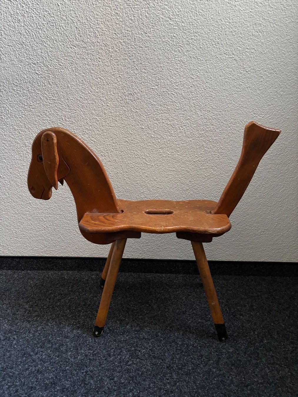 Sgabelli: Hocker anthroposophisch Waldorf Steiner Schule Designklassik – Usato da rotkreuz venduto da baudisch