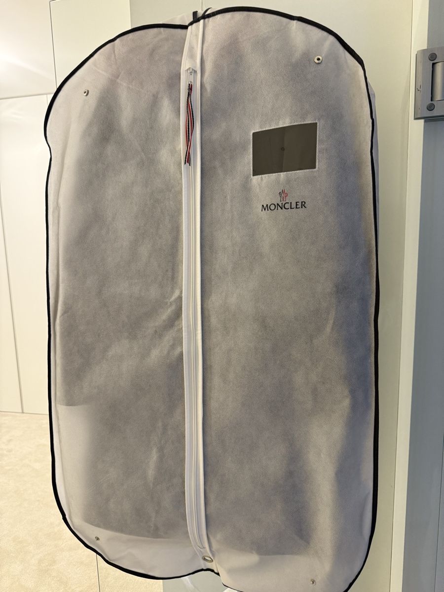 Moncler Giacche: Moncler down jacket – Usato da Paradiso venduto da apf_mh9c 9
