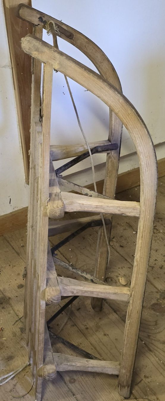 Luge: Antiker Holzschlitten gebraucht – D'occasion à Agasul par ire_h9wl 1