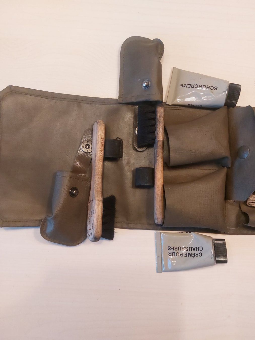 Schweizer Armee Prodotti di pulizia: Armee Schuhputzset Schweizer Armee oliv gebraucht – Usato da Heerbrugg venduto da Sonytime 2