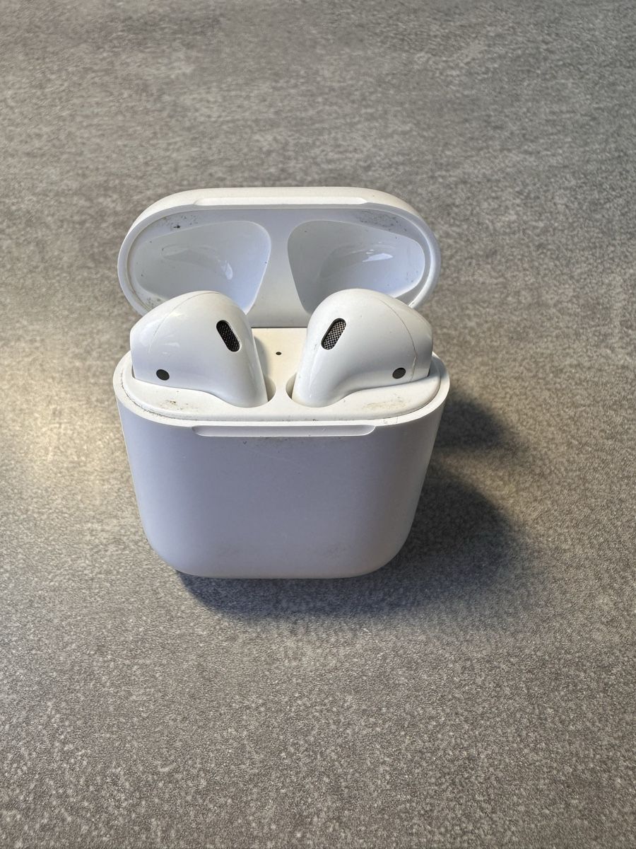Apple Kopfhörer: Écouteurs Apple AirPods 2 – Gebraucht aus Le Lignon von Latenterouge