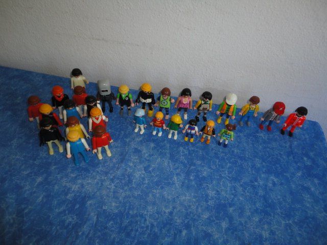 Playmobil Giocattoli: PLAYMOBIL 28 FIGUREN – Usato da Teufen AR venduto da Donschabl