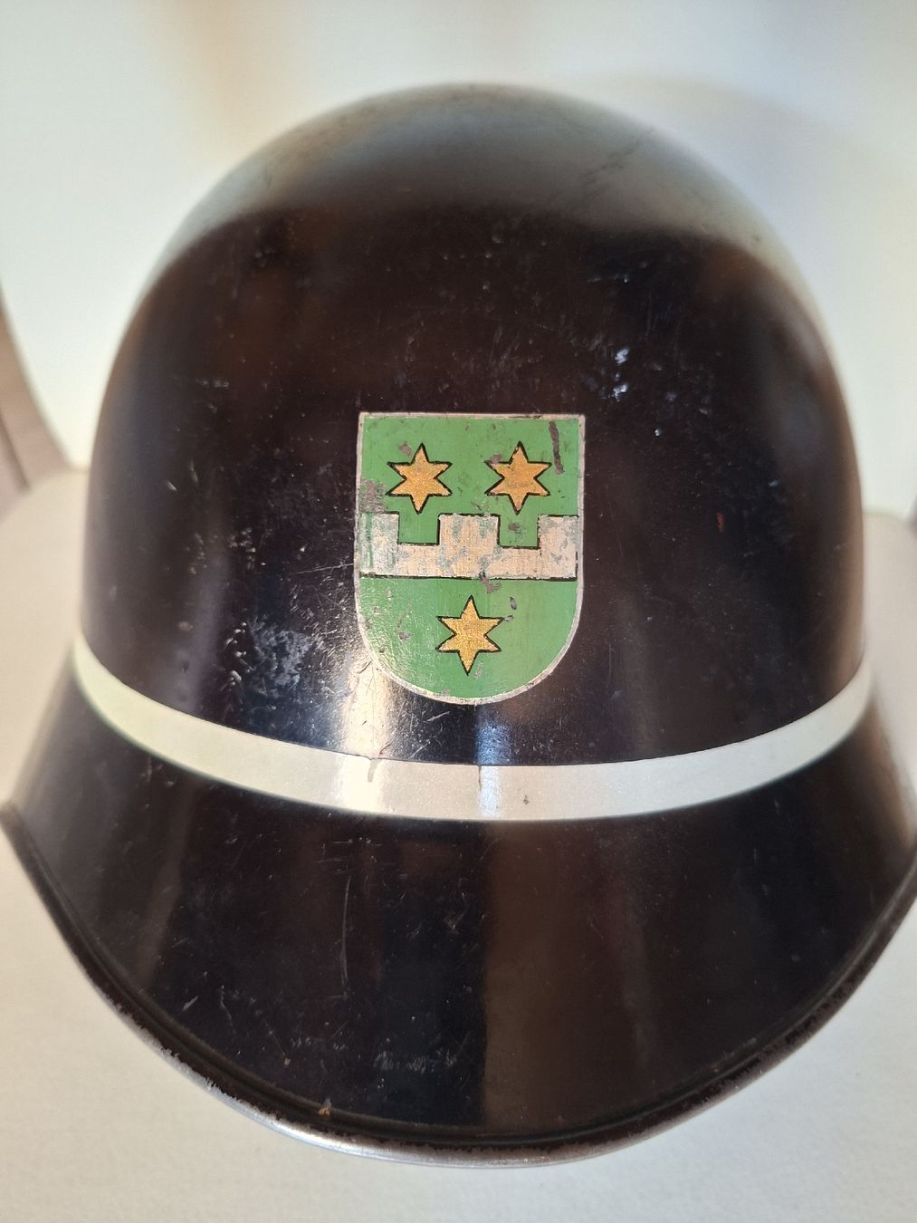 Schweizer Armee Uniformi & Effetti personali: Antiker Schweizer Feuerwehr Stahlhelm – Usato da Schwanden Sigrisw venduto da len_9yqg