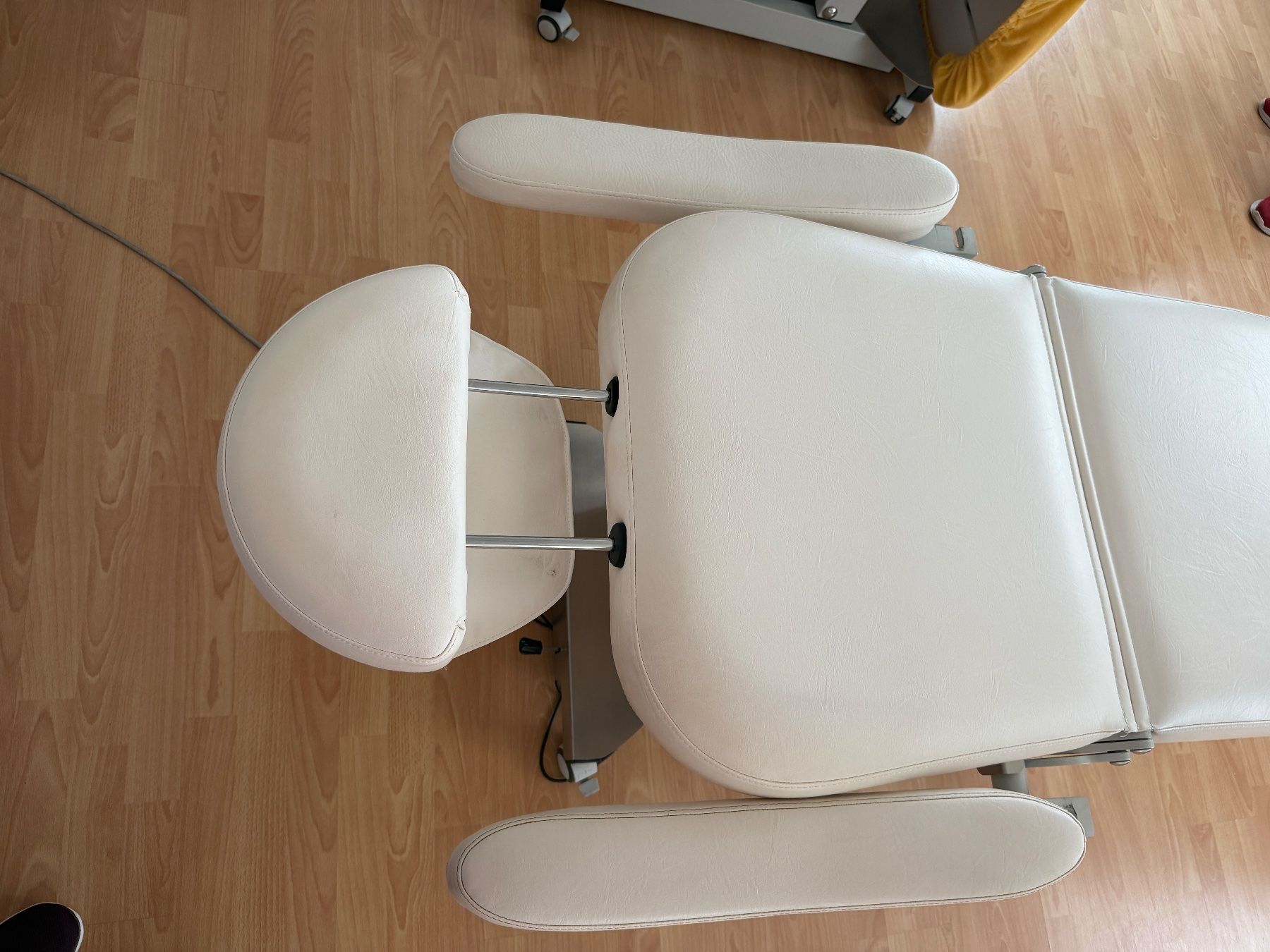 Lettini & sedie per cosmetici: Elektrische Kosmetikliege – Usato da Nussbaumen AG venduto da priz 1