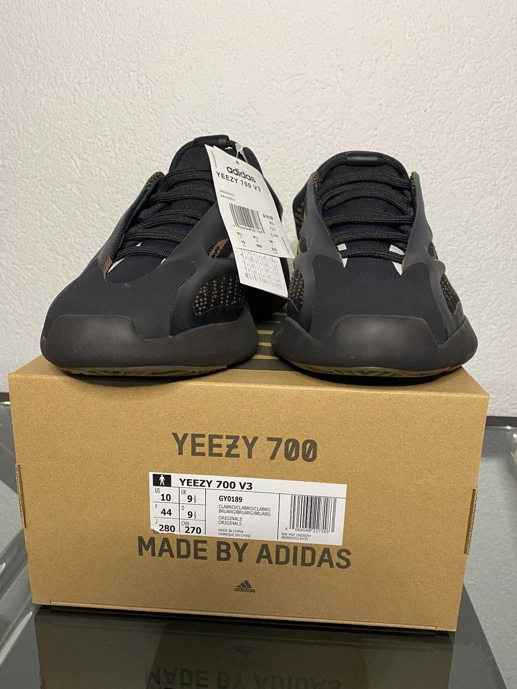 Nike Scarpe da uomo: YEEZY 700 V3 CLAY BROWN – Nuovo e nell'imballaggio originale da Obersaxen venduto da Bob-omb 3