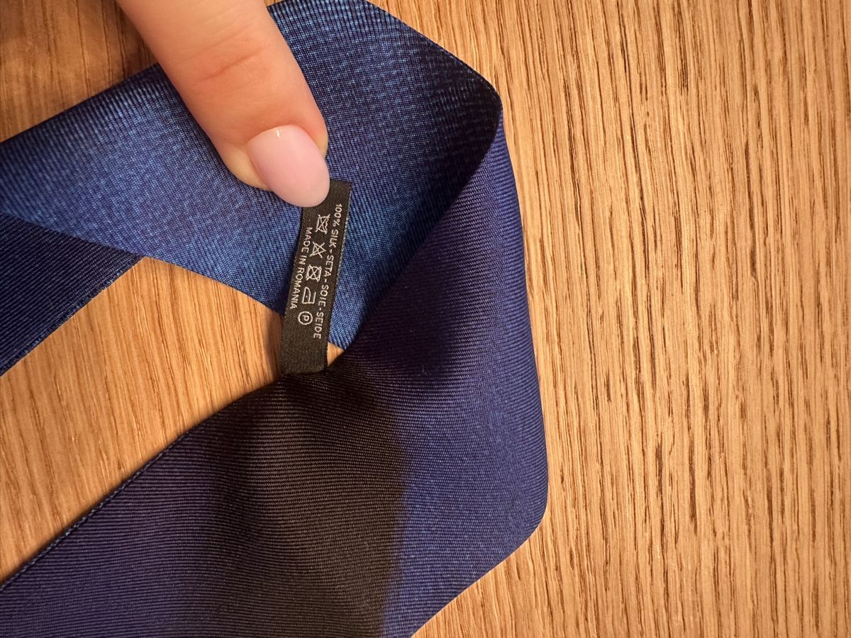 Akris Foulard & Sciarpe: New AKRIS 100% silk twilly scarf – Nuovo e nell'imballaggio originale da St. Niklausen LU venduto da lau_259n 5