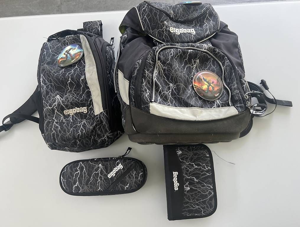 Ergobag Borse & Zaini: Ergobag Super ReflektBär Schulsack inkl. Etui und Zubehör – Usato da Bellach venduto da Fschoenbaechler