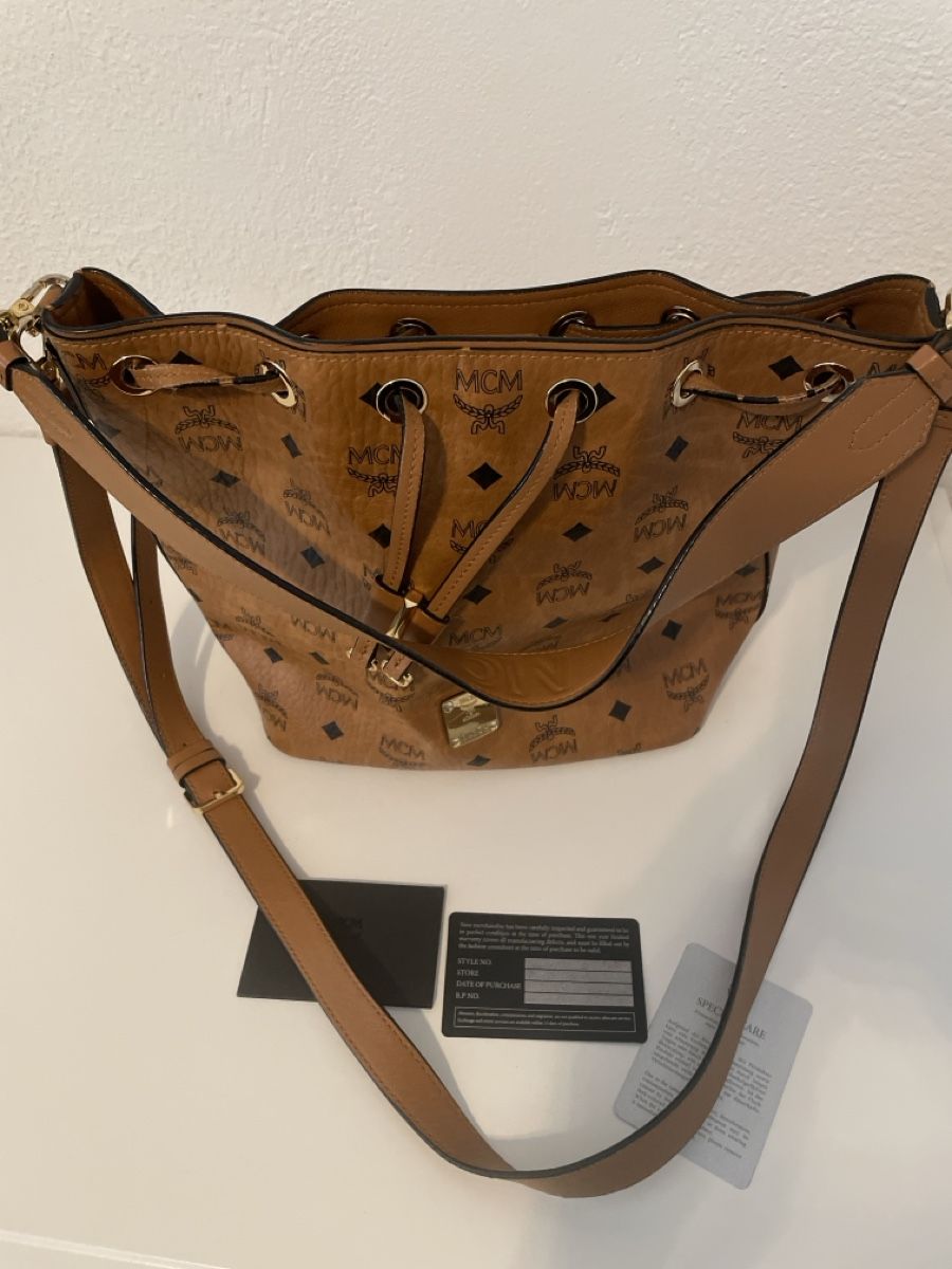 Mcm Borse da donna: MCM Beuteltasche braun Logo Muster gebraucht – Usato da Holderbank AG venduto da Hallo104 6