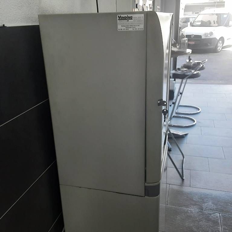 Macchine per caffè & Macchine per espresso: Kaffeeautomat  Standgerät – Usato da Emmenbrücke venduto da Zoll58 2