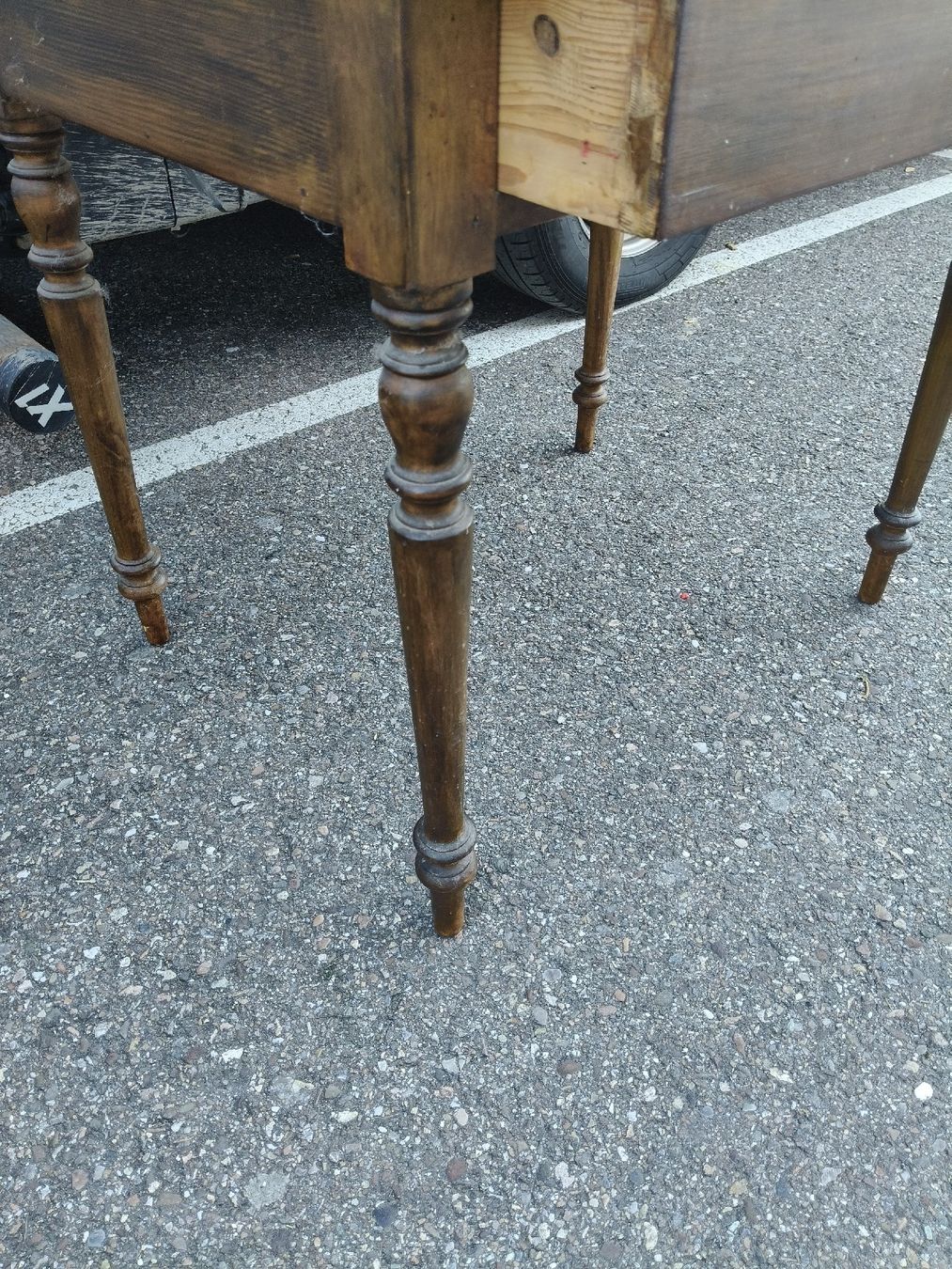 Tables: Tisch klein mit  Schublade – D'occasion à Zwingen par inf_2blh 3