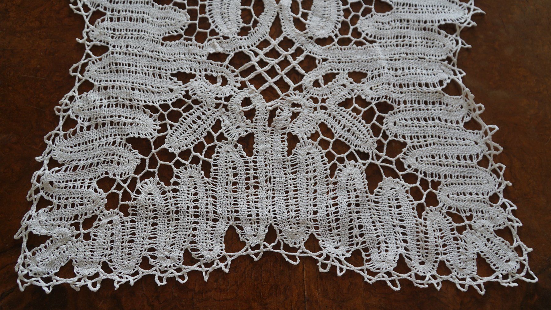Altra biancheria da tavola: Klöppelspitze Läufer 92x40cm – Usato da Bern venduto da Antikbatik 2