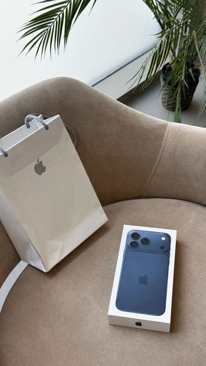 Apple Telefoni cellulari / Smartphones: APPLE Iphone 17 Pro Max 256 GB Deep Blue – Nuovo e nell'imballaggio originale da Herzogenbuchsee venduto da fra_ss75
