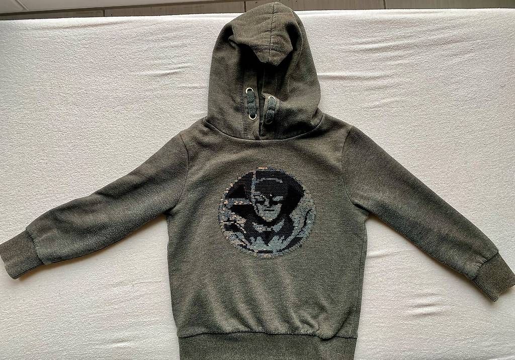 Maglioni & Felpe: Pullover - Hoodie mit Wendepailletten 110/116 – Usato da Fehren venduto da Flugzeug1177 1