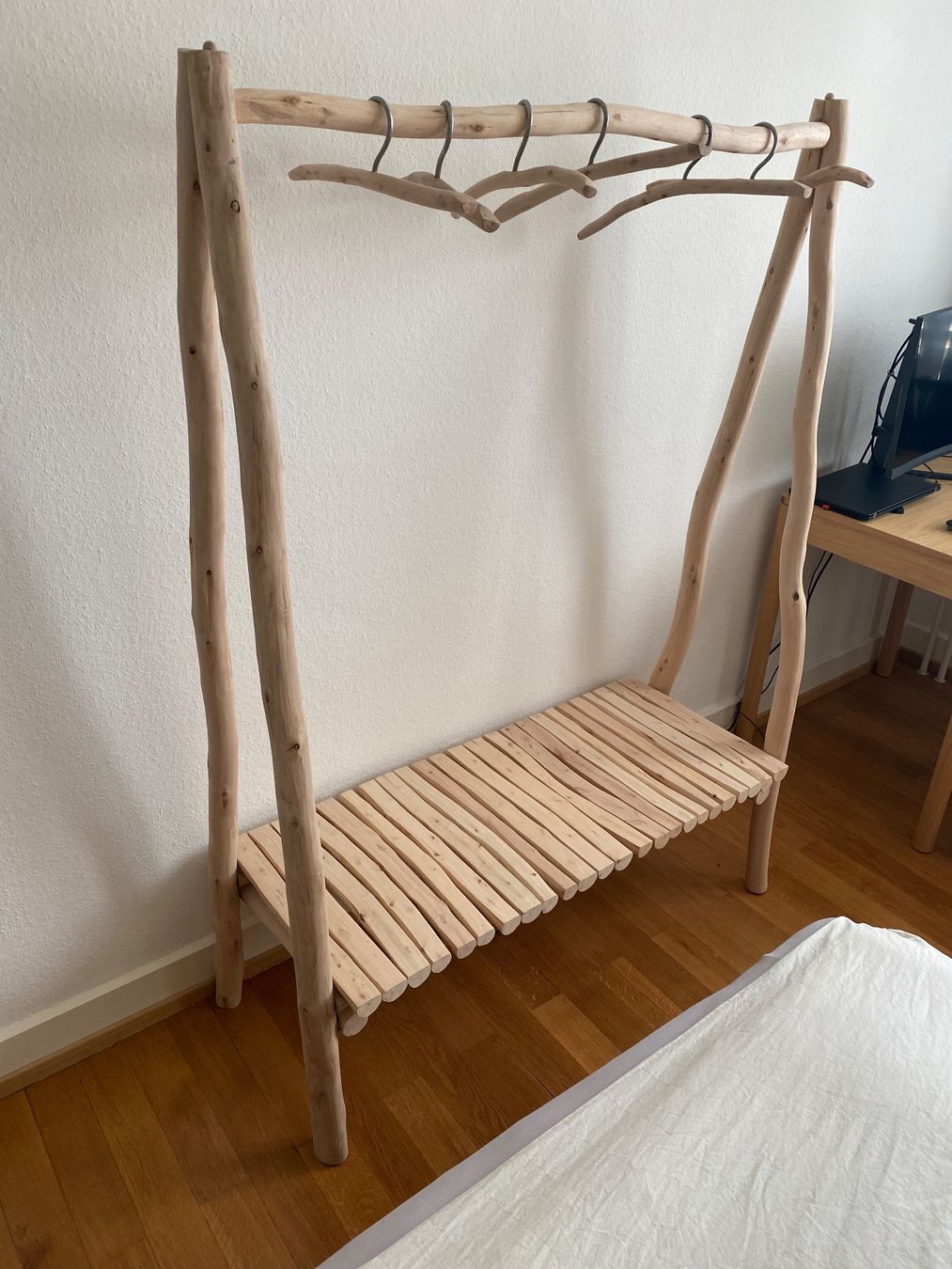 Guardaroba: Kleiderständer / Kleiderstange aus Eucalyptusholz – Usato da Muttenz venduto da Bugijeta 1